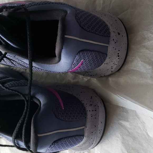 Nike size 10 - Picture 5 of 7